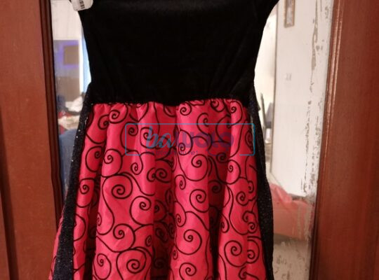 Robe rouge/noir taille 7